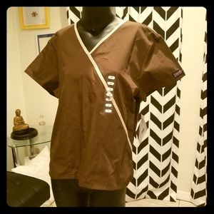 🔅 NWT Size Medium Brown Nurse Scrubs Top 🔅